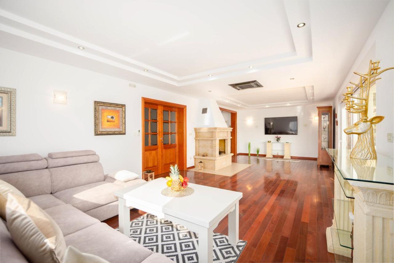 Luxury Villa Ivana Маріна Екстер'єр фото